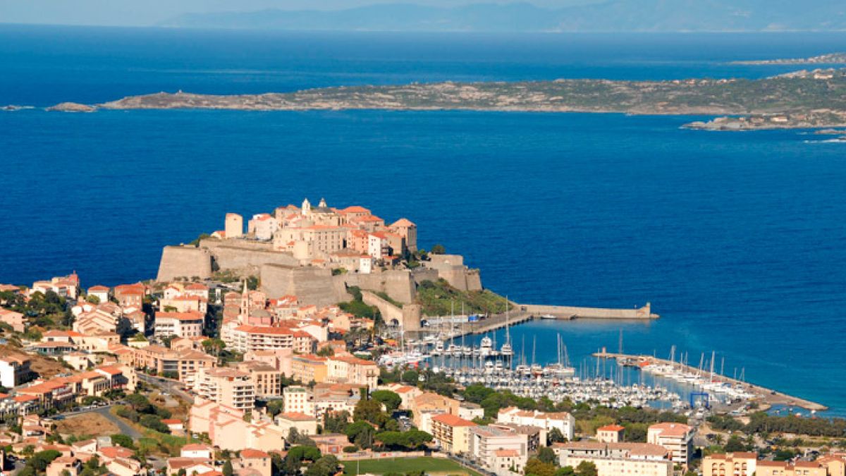 Scopri la città di Calvi