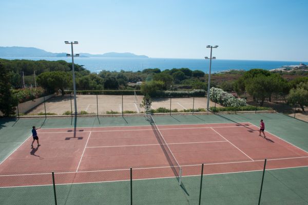 Résidence à Calvi avec court de tennis
